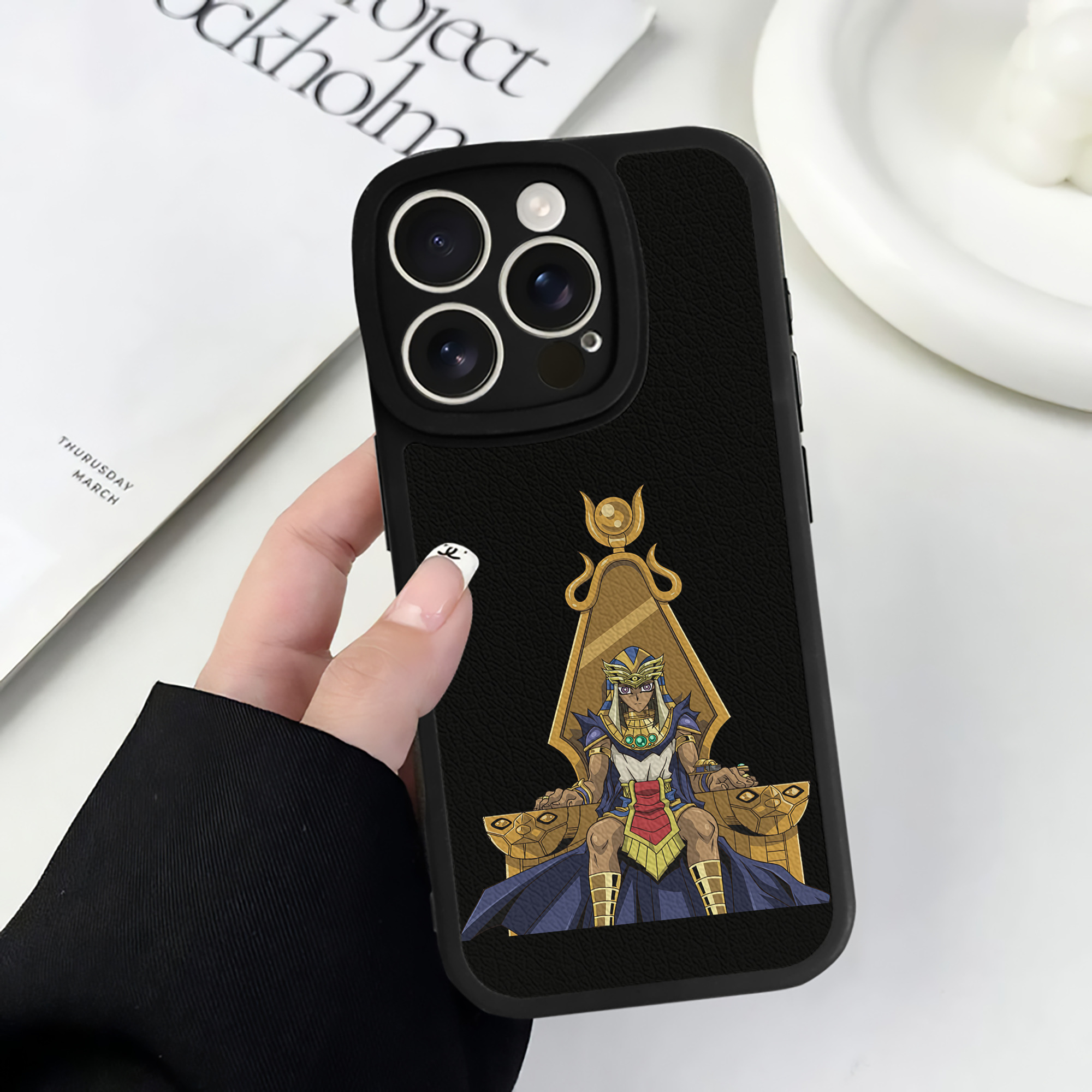 遊☆戯☆王 Yu-Gi-Oh! 【iPhone 16シリーズ対応】シリコンスマホケース（レザー調） 材質：シリコン